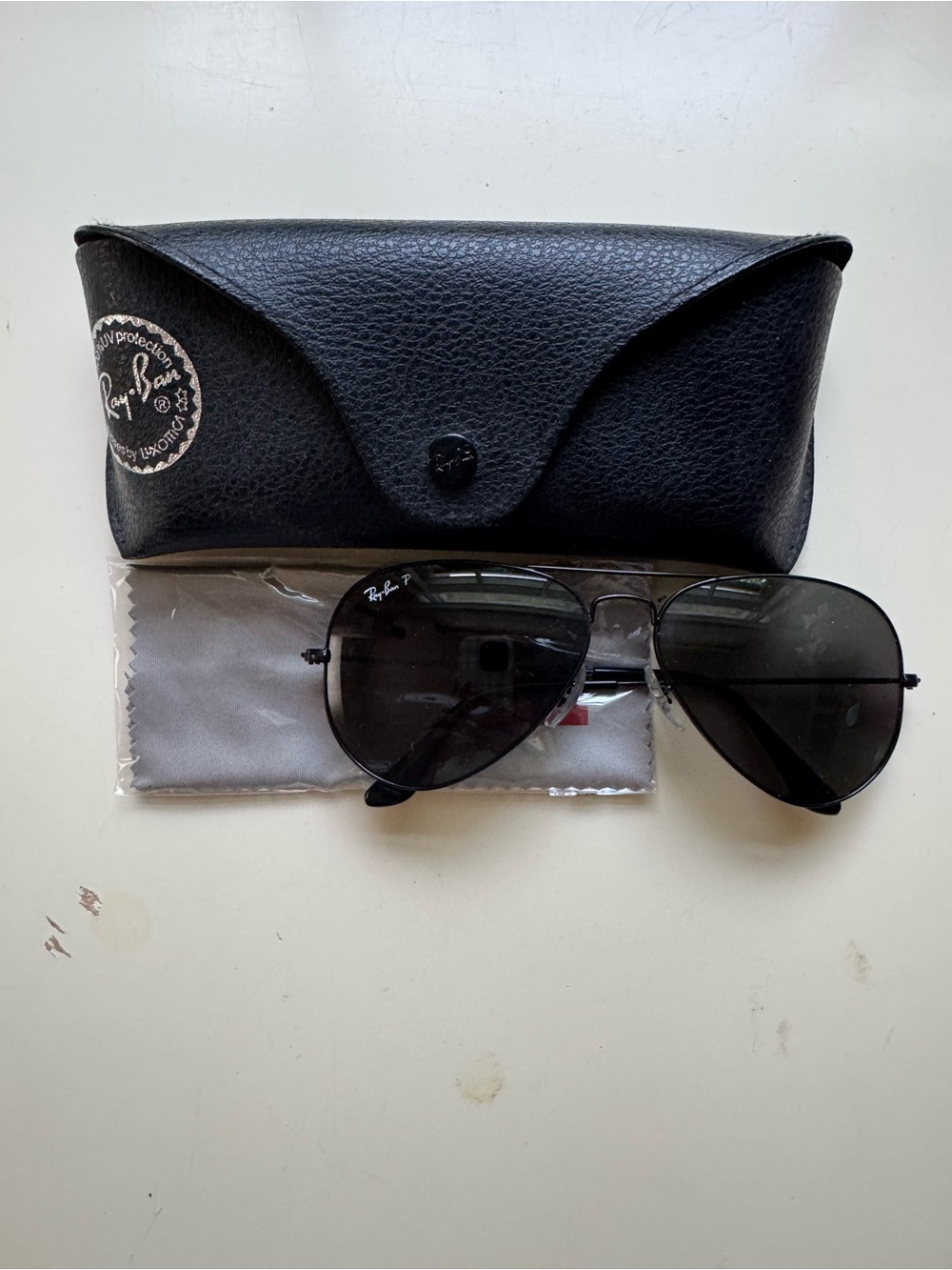 NWOT Ray-Ban Black Polarized Aviator Sunglasses - Picture 2 of 3